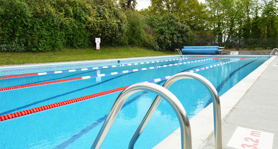 Outdoor Pool 930x500